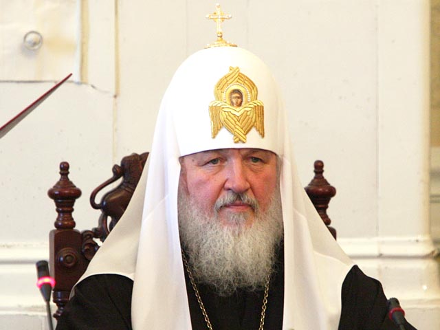 Патриарх Кирилл впервые открыто прокомментировал акцию Pussy Riot в храме Христа Спасителя, назвав ее глумлением над святыней, а попытки оправдания "кощунства" со стороны православных верующих - недопустимыми