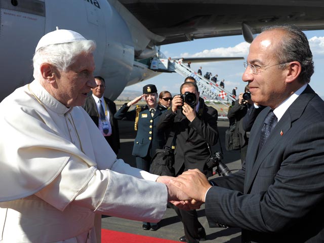 Папа Римский Бенедикт XVI впервые прибыл в Мексику