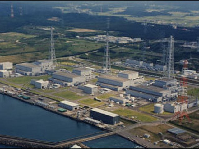 В Японии остался в действии только один из 54 ядерных реакторов. Крупнейшая в стране энергетическая компания Tokyo Electric Power остановила на обязательную техническую проверку шестой энергоблок АЭС "Касивадзаки-Карива"