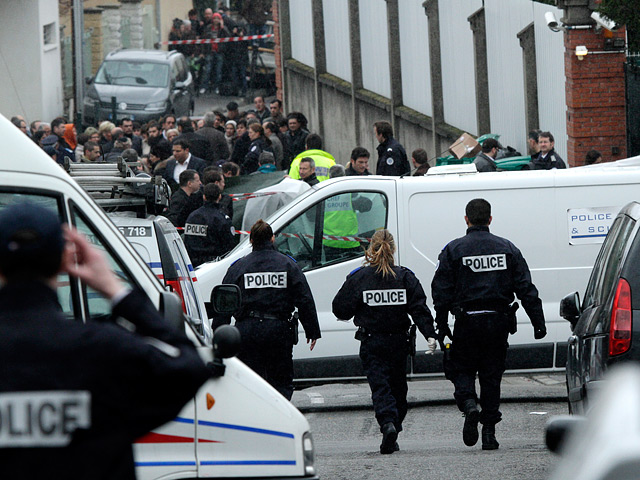 В Париже суд поместил под стражу старшего брата Мохаммеда Мера, убившего семь человек во Франции и застреленного полицией на прошлой неделе