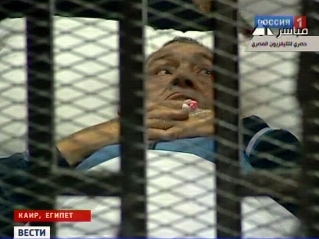 Египетский проправительственный еженедельник "Роз аль-Юсеф" опубликовал в понедельник новые главы из мемуаров свергнутого президента Хосни Мубарака, в которых он делится некоторыми сенсационными, по оценке некоторых СМИ, сведениями
