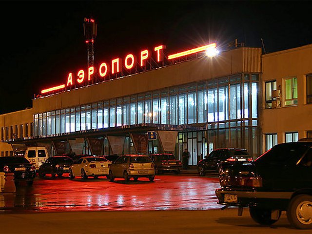 В аэропорту Нижнего Новгорода сотрудники экстренных служб завершили обследование самолета, задержанного из-за слов пассажира о взрывном устройстве