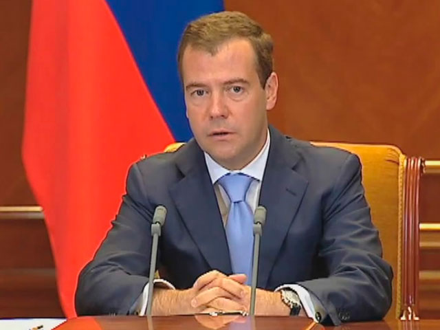Медведев научит топ-менеджеров "Газпрома" экономить