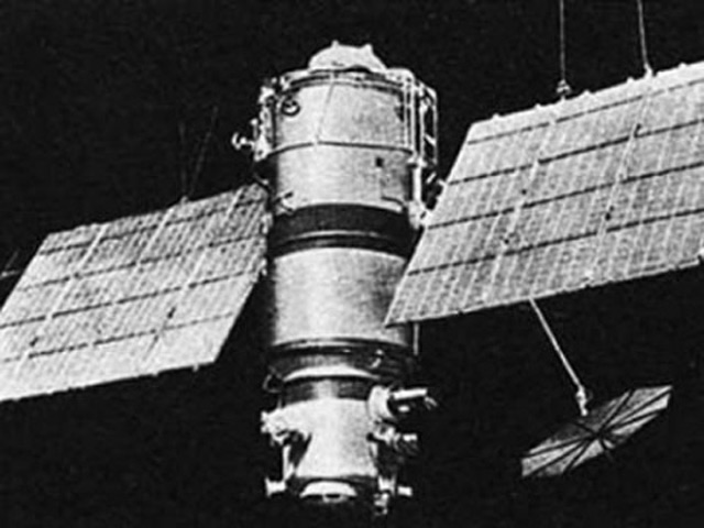 Первый советский метеорологический спутник, запущенный в 1969 году, упал сегодня в Антарктиде в районе Земли Королевы Мод, расположенной на атлантическом побережье материка