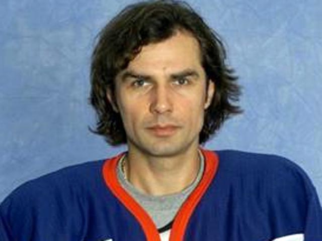 Известный хоккейный вратарь Михаил Шталенков нашелся: до него дозвонилась жена. Пока не сообщается, где тренер "пропадал"