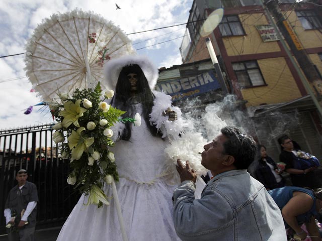 Власти мексиканского штата Сонора полагают, что подозреваемые могут принадлежать к культу La Santa Muerte (Святая смерть)