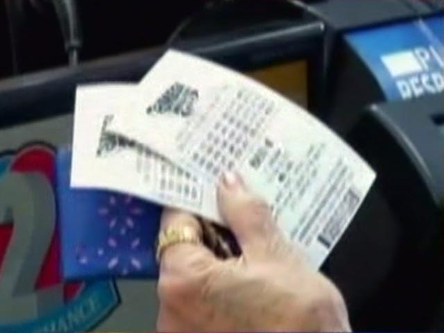 Крупнейший в истории джекпот, выпавший в ночь на субботу в американской лотерее Mega Millions, будет разделен между тремя владельцами счастливых лотерейных билетов