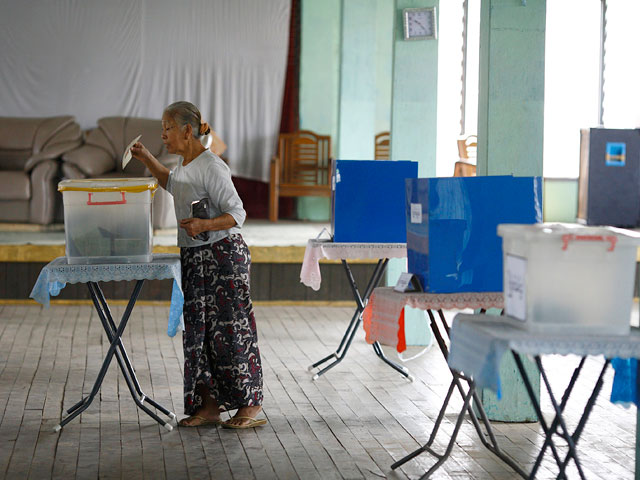 В Бирме открылись участки для голосования, на которых избирателям предстоит дополнительно избрать 45 депутатов парламента