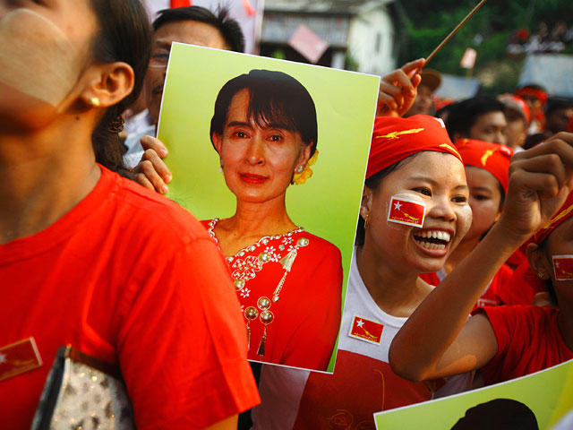 Оппозиция Мьянмы празднует победу: взяли 44 из 45 мест в парламенте