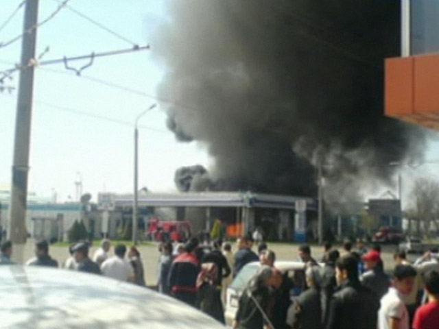 Район столицы Узбекистана, где произошел сильный взрыв на бензоколонке, по-прежнему оцеплен сотрудниками правоохранительных органов