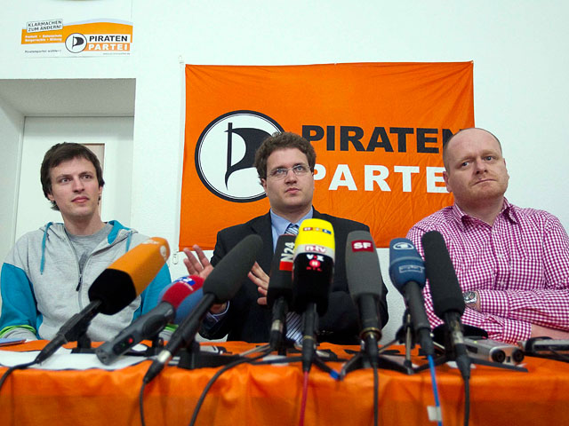 В Германии стремительно растет популярность Партии пиратов. Согласно соцопросу, проведенному немецким институтом Forsa, на грядущих выборах в Бундестаг "разбойники", выступающие за свободу интернета, могут рассчитывать на 12% голосов избирателей