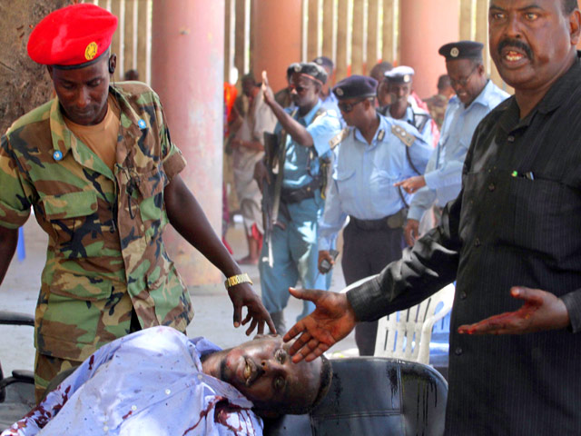 Уже подтверждено, что среди погибших оказались президент Олимпийского комитета страны Аден Ябаро Вииш и президент сомалийской Федерации футбола