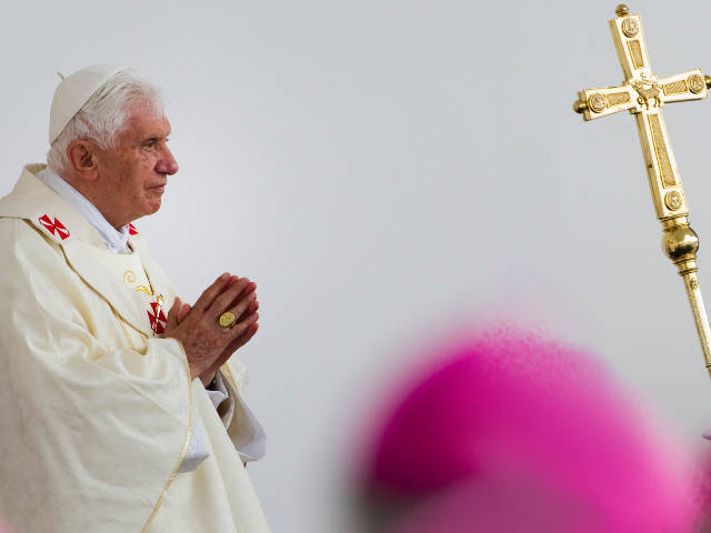 Папа Римский против призыва разрешить женщинам быть священниками