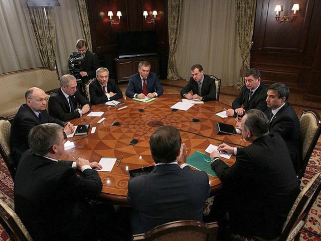 Президент РФ Дмитрий Медведев в четверг провел встречу с представителями регионов - некоторыми губернаторами, представителями региональных заксобраний и органов местного самоуправления