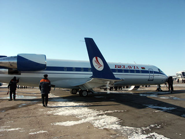 Минтранс России запрещает белорусской авиакомпании "Белавиа" выполнять рейсы в российские города, за исключением Москвы, с 13 апреля 2012 года