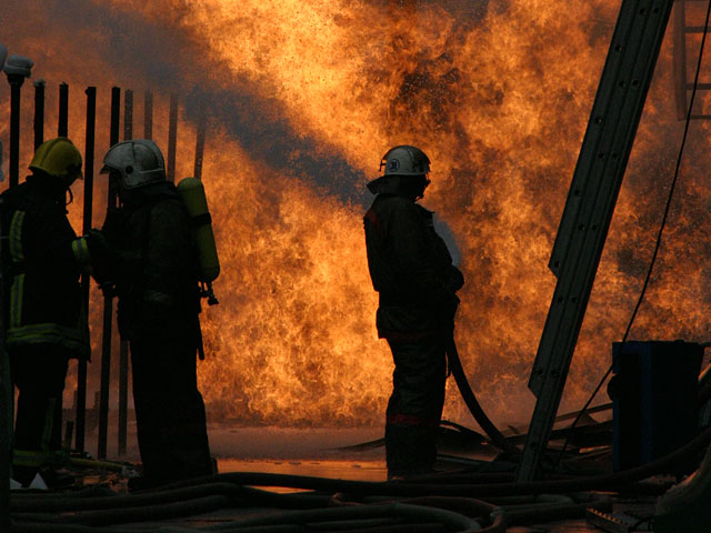 Крупный пожар в Котельниках: на заводе разлилось и вспыхнуло топливо