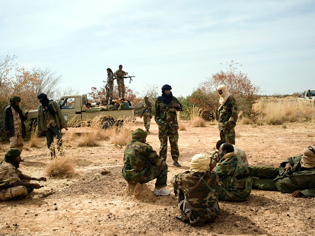 Повстанцы-туареги из группировки "Народное движение за освобождение Азавада" (НДОА) провозгласили независимость занятого их войсками региона, располагающегося на большей части Мали