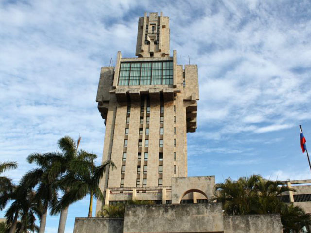 Посольство РФ на Кубе "крайне удивлено" появившимся сообщением о том, что 44 российских туриста, прибывших на остров по линии туроператора ITC, были выселены администрацией отеля Paradisus Princesa del Mar в Варадеро из своих номеров