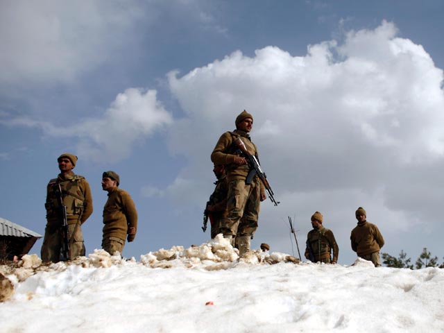 В Пакистане 135 солдат погребла под собой снежная лавина