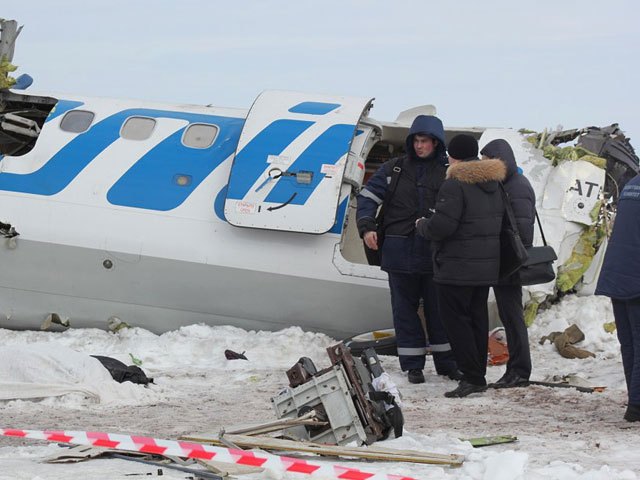 Техники тюменского аэропорта удивились, когда командир ATR-72 отказался от реагента: "Он что, бессмертный?"
