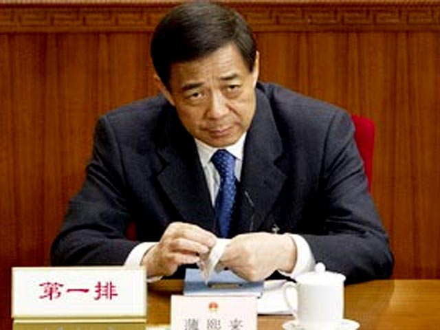 Известный китайский политик Бо Силай, оказавшийся в центре политического скандала, после того как в марте его помощник был уличен в передаче секретных документов США и попытке бегства из страны, теперь исключен из состава политбюро и ЦК компартии КНР