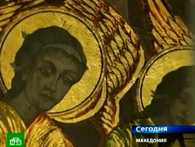 Старые и тусклые фрески на стенах церкви в Скопье сами собой начали очищаться от пыли и грязи, а позолоченные части изображения святых стали светиться