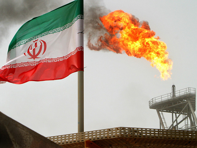 Иран объявил о прекращении поставок нефти Германии. Ранее эта страна свернулв экспорт нефти в Испанию и Грецию. На такой шаг Тегеран пошел в ответ на санкции, введенные Евросоюзом против иранского нефтяного сектора