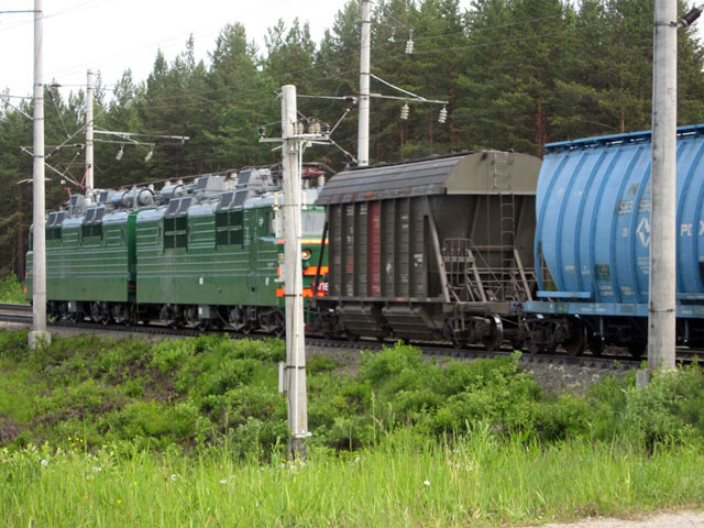 Тарифы на грузовые перевозки РЖД необходимо повысить в 2013 году на 10 процентов, а с 2014 года индексировать их на уровень инфляции, считает глава "Российских железных дорог" Владимир Якунин