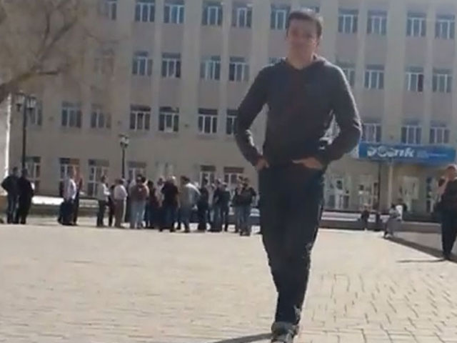 Оппозиционер Яшин прилетел в Астрахань к голодающим и сразу попал в полицию за драку