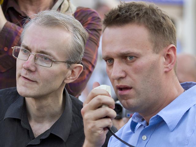 Оппозиционеру Алексею Навальному в Астрахани, куда он приехал поддержать голодающего эсэра Олега Шеина, сообщили о возбуждении уголовного дела