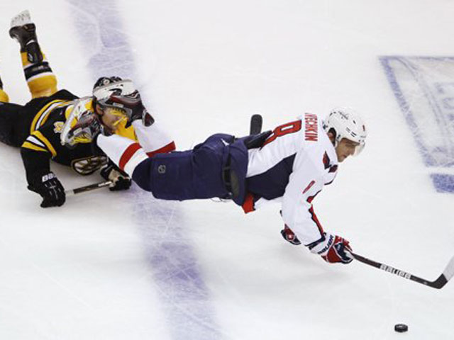 Хоккеисты "Вашингтона" в овертайме обыграли "Бостон" со счетом 2:1 во втором матче серии плей-офф 1/4 финала Восточной конференции НХЛ