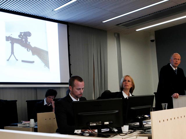 Норвежского террориста Андерса Брейвика, который на суде в течение часа равнодушно слушал подробности того, как была убита каждая из 77 его жертв, проняло до слез созданное им самим видео, в котором он обосновывает свою агрессию
