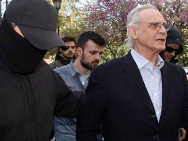 Афинский суд принял решение о предварительном заключении в тюрьму бывшего министра национальной обороны Греции Акиса Цохадзопулоса по обвинениям в коррупции