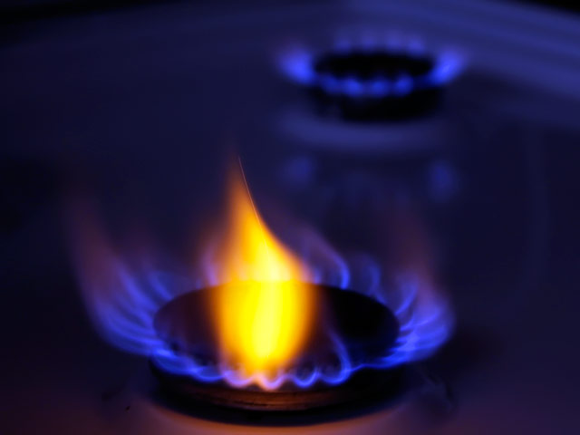 Минэкономразвития предложило два сценария повышения цен на газ. Первый - традиционный, согласно которому цены будут расти по 15% ежегодно в течение ближайших 6 лет
