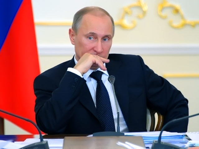 Избранный президент России Владимир Путин в ходе совещания в среду, пообещал, что каждый гражданин России сможет провести свой законопроект, если он получит 100 тысяч авторизованных подписей в интернете
