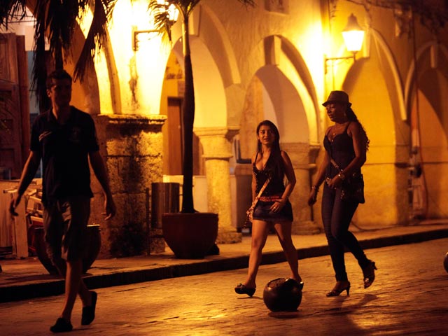 Проститутки на улицах Картахены, апрель 2012 года