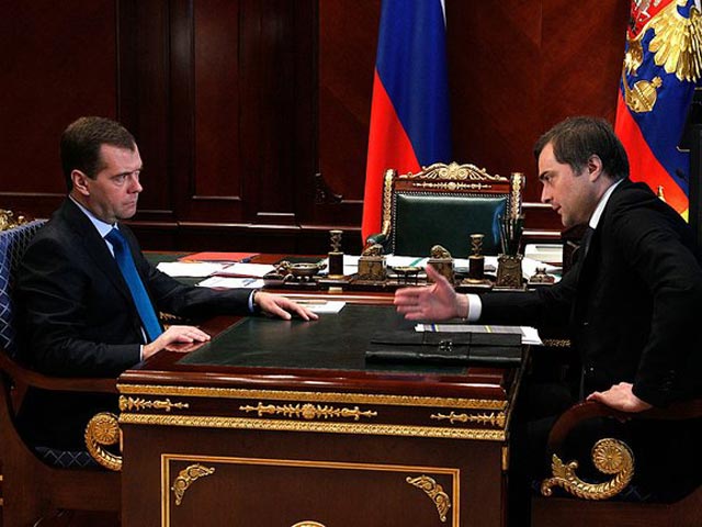 Рабочая встреча с заместителем председателя правительства Владиславом Сурковым, 4 апреля 2012 года