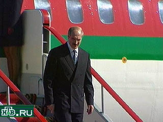 В завершении первого дня визита белорусской делегации на Кубу, Александр Лукашенко заявил журналистам, что отношения между Кубой и Белоруссией "будут резко интенсифицированы по всем направлениям"