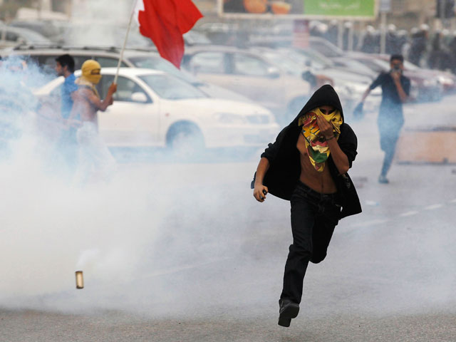 В столице Бахрейна на фоне открытия Гран-при "Формулы-1" идут столкновения полиции с недовольными