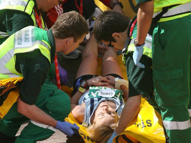 Трагическое происшествие омрачило в Лондоне благотворительный легкоатлетический марафон. 30-летняя участница забега потеряла сознание в Сент-Джеймском парке у Букингемского дворца перед последним поворотом к финишу