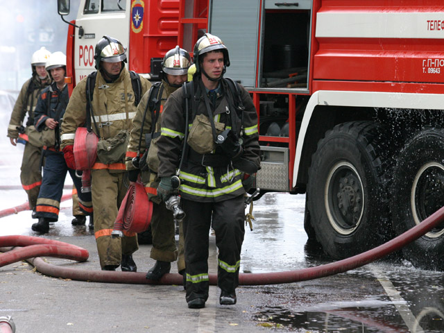 В центре Москвы, на улице Никольская горит административное здание, находившееся на реконструкции