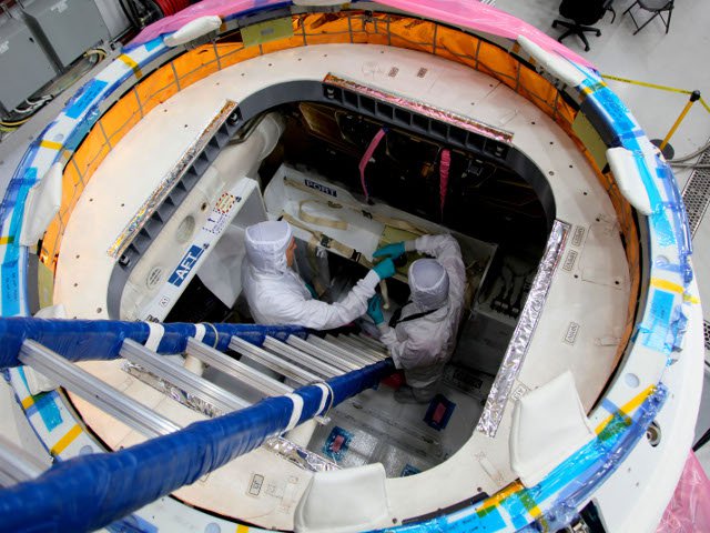 Первый испытательный полет к МКС частного корабля-капсулы Dragon переносится с 30 апреля, предварительно, на одну неделю в связи с необходимостью проведения дополнительных проверок программного оборудования