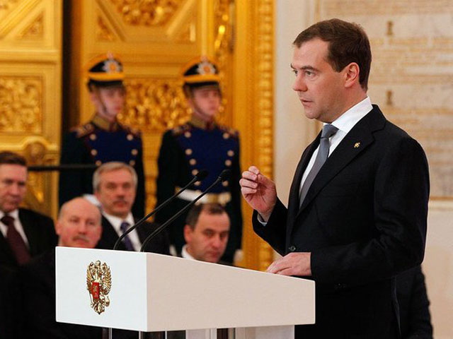 Медведев назвал беды экономики России: вмешательство чиновников и неправовые действия силовиков