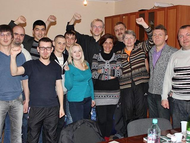 Последние 12 сторонников экс-кандидата в мэры Астрахани Олега Шеина, включая него самого и Елену Гребенюк (они участвовали в голодовке с первого дня) завершили свою 40-дневную акцию, выпив во вторник в 15:00 по московскому времени по стакану сока