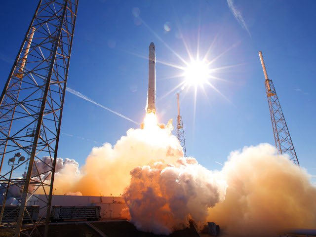 Корабль-капсула Dragon американской компании из Калифорнии Space Exploration Technologies отправится в первый испытательный полет к МКС 7 мая. Об этом сообщило NASA