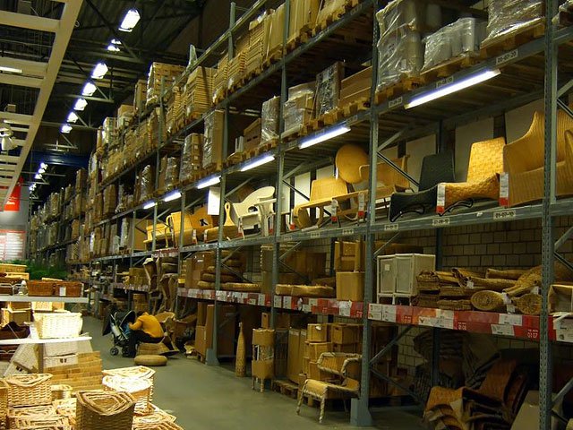 В погоне за сырьем для своего мебельного производства - древесиной шведский мебельный гигант ИКЕА уничтожает реликтовые леса