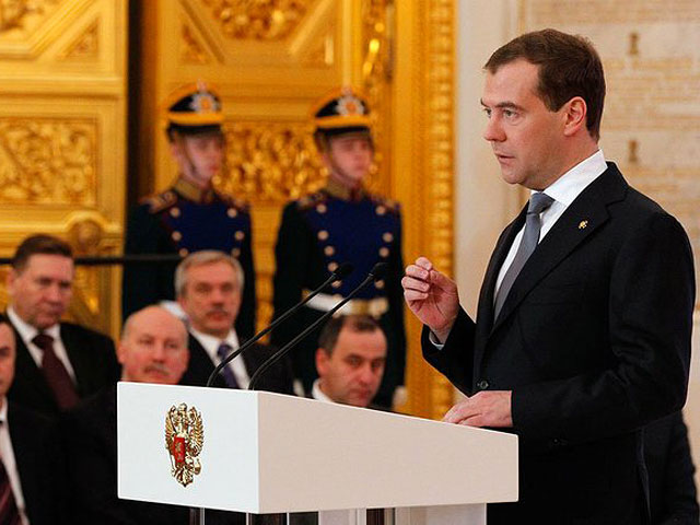 Медведев назвал семь критериев, по которым можно будет оценить эффективность работы органов исполнительной власти. Во-первых, ожидаемая продолжительность жизни через шесть лет должна увеличиться до 75 лет