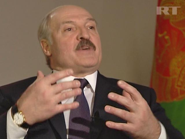 Президент Белоруссии Александр Лукашенко объявил и том, что между Москвой и Минском разрешены все экономические общеполитические вопросы. Попутно он дал сигнал Евросоюзу, подчеркнув, что готов обсуждать с европейцами любые вопросы