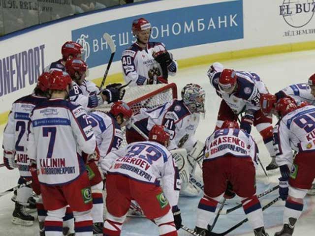 Национальная сборная России по хоккею с поражения стартовала на четвертом, заключительном этапе Евротура