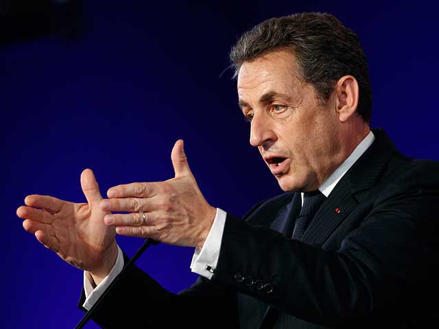 Баллотирующемуся на второй срок президенту Франции пришлось извиняться за высказывания своего однопартийца-депутата, который плоско скаламбурил, отзываясь о спутнице соперника Николя Саркози на президентских выборах Франсуа Олланда Валери Триервейлер
